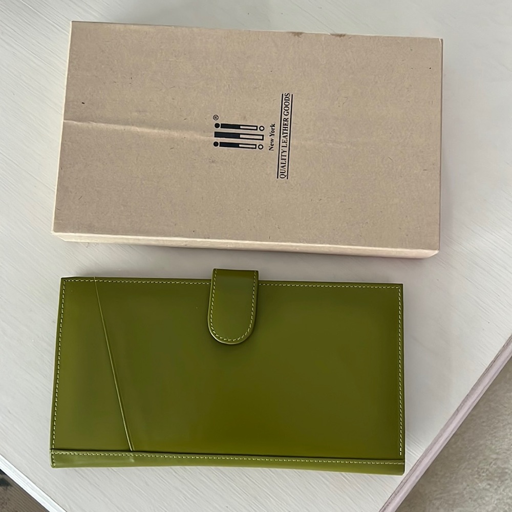 Women's Green Travel Wallet